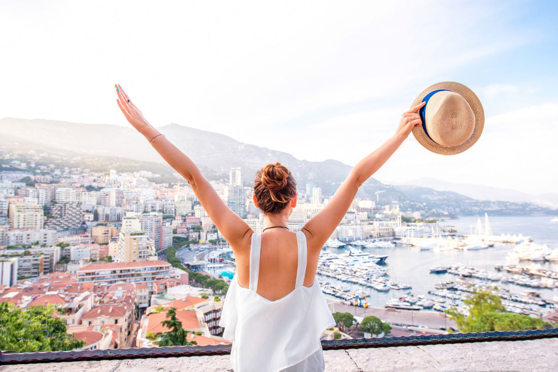 A woman enjoys her vacation with well-managed POTS symptoms.